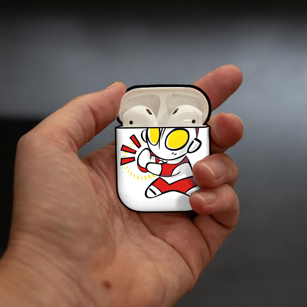 ウルトラマン Ultraman AirPods 第2世代保護ケース ハードシェル ブラック 耐衝撃・防指紋・カラビナ付き