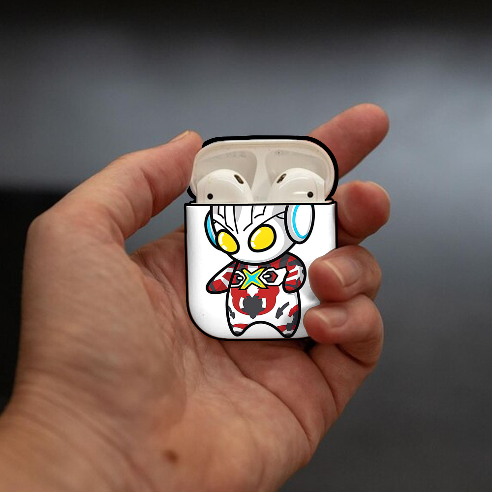 ウルトラマン Ultraman AirPods 第2世代保護ケース ハードシェル ブラック 耐衝撃・防指紋・カラビナ付き