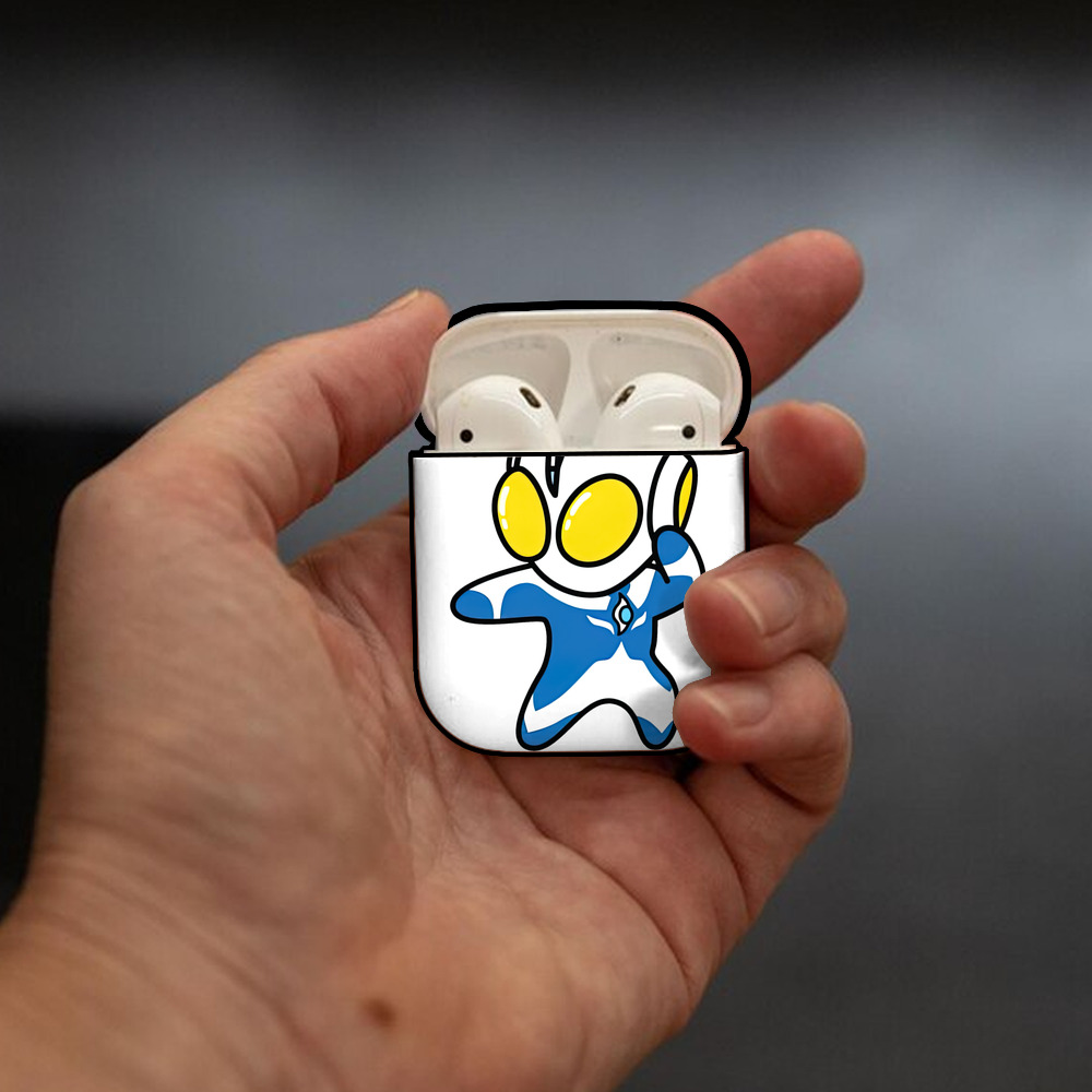 ウルトラマン Ultraman AirPods 第2世代保護ケース ハードシェル ブラック 耐衝撃・防指紋・カラビナ付き