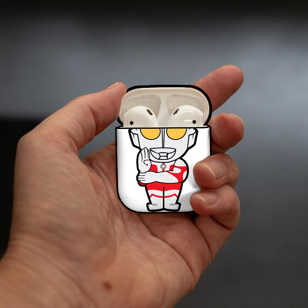 ウルトラマン Ultraman AirPods 第2世代保護ケース ハードシェル ブラック 耐衝撃・防指紋・カラビナ付き