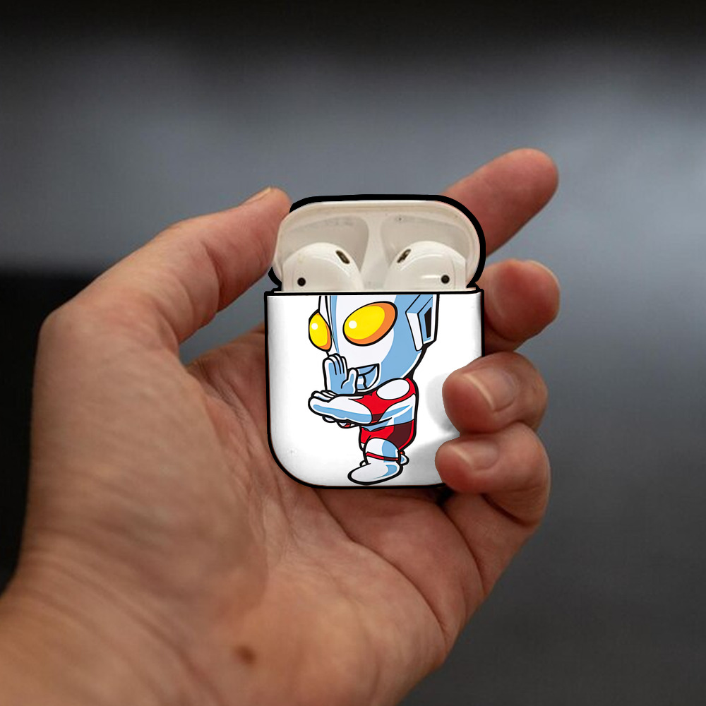 ウルトラマン Ultraman AirPods 第2世代保護ケース ハードシェル ブラック 耐衝撃・防指紋・カラビナ付き