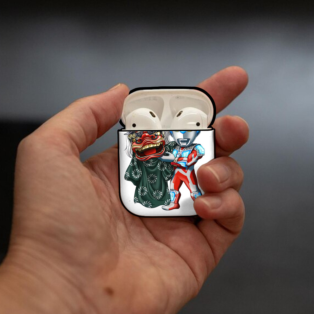 ウルトラマン Ultraman AirPods 第2世代保護ケース ハードシェル ブラック 耐衝撃・防指紋・カラビナ付き
