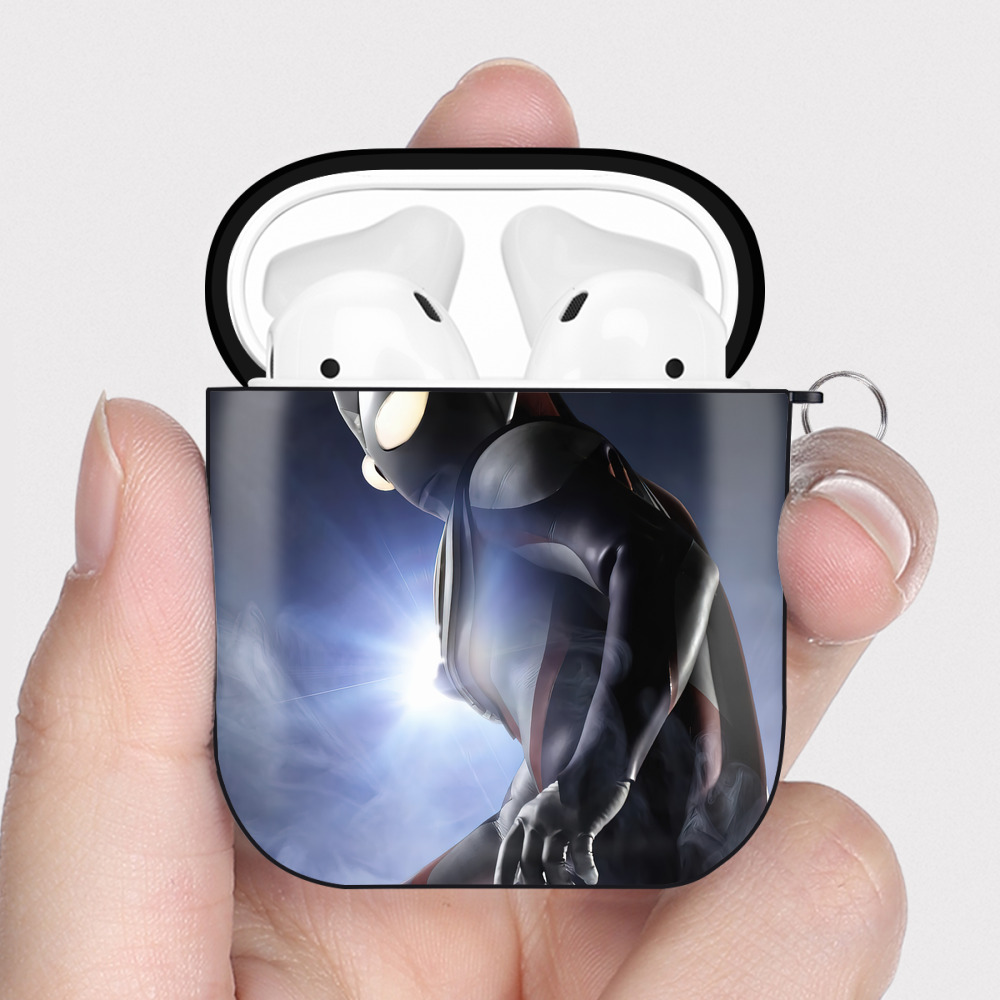 （画像用） ウルトラマン Ultraman AirPods 第2世代保護ケース ハードシェル ブラック 耐衝撃・防指紋・カラビナ付き