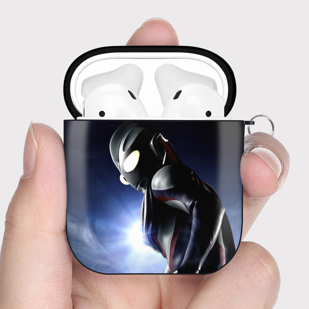 （画像用） ウルトラマン Ultraman AirPods 第2世代保護ケース ハードシェル ブラック 耐衝撃・防指紋・カラビナ付き