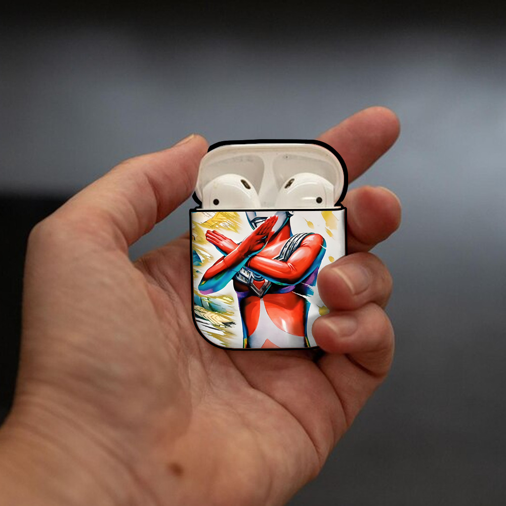 ウルトラマン Ultraman AirPods 第2世代保護ケース ハードシェル ブラック 耐衝撃・防指紋・カラビナ付き
