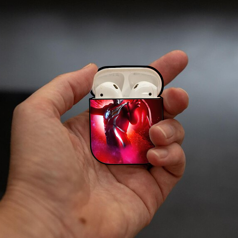 ウルトラマン Ultraman AirPods 第2世代保護ケース ハードシェル ブラック 耐衝撃・防指紋・カラビナ付き