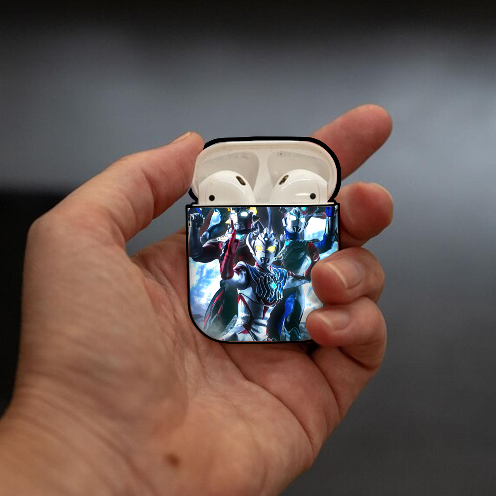 ウルトラマン Ultraman AirPods 第2世代保護ケース ハードシェル ブラック 耐衝撃・防指紋・カラビナ付き