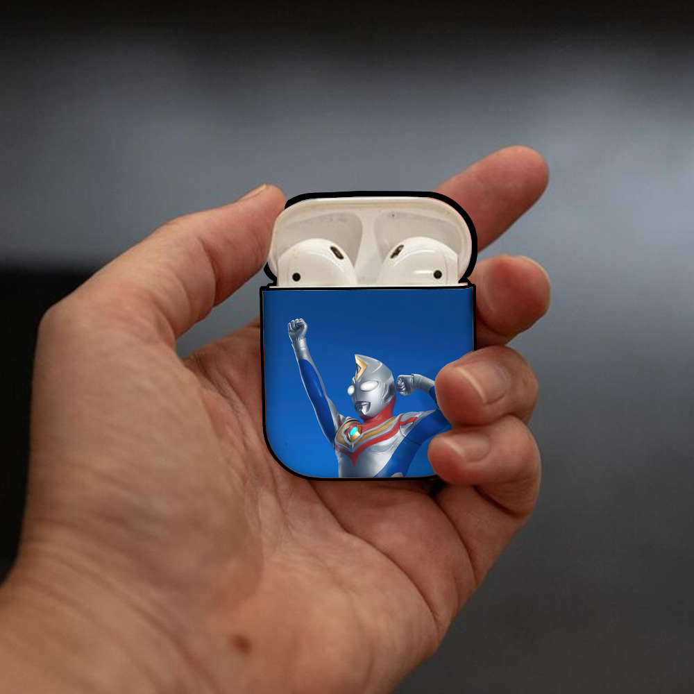 ウルトラマン Ultraman AirPods 第2世代保護ケース ハードシェル ブラック 耐衝撃・防指紋・カラビナ付き