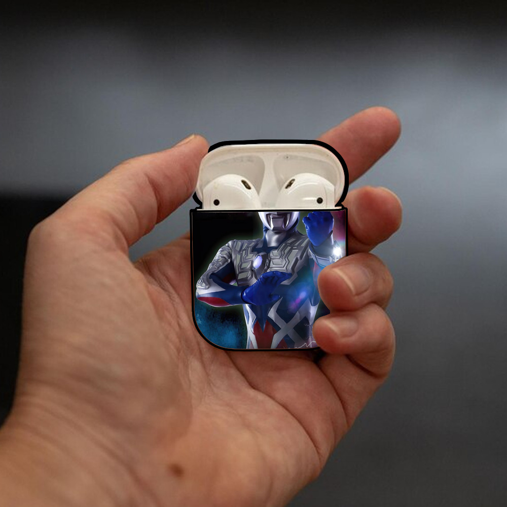 ウルトラマン Ultraman AirPods 第2世代保護ケース ハードシェル ブラック 耐衝撃・防指紋・カラビナ付き