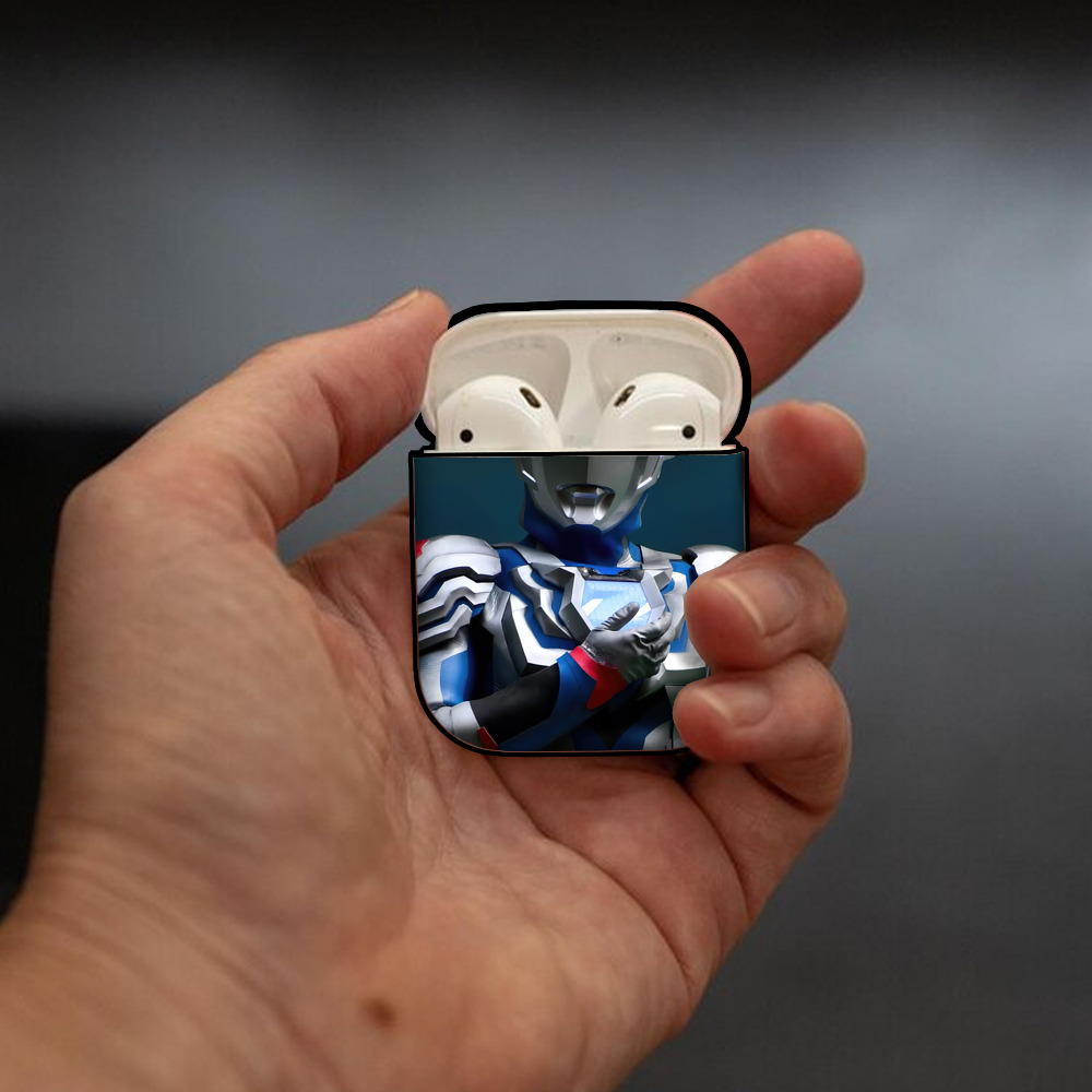 ウルトラマン Ultraman AirPods 第2世代保護ケース ハードシェル ブラック 耐衝撃・防指紋・カラビナ付き