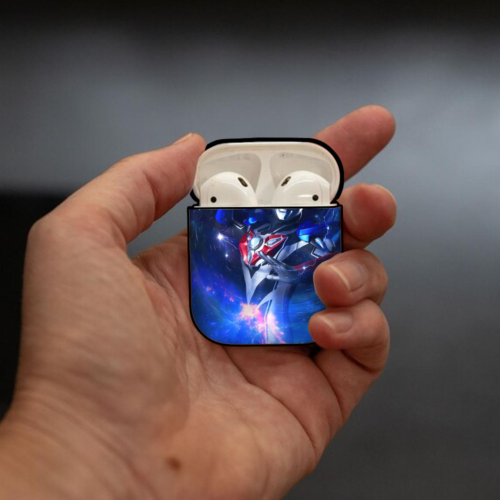ウルトラマン Ultraman AirPods 第2世代保護ケース ハードシェル ブラック 耐衝撃・防指紋・カラビナ付き