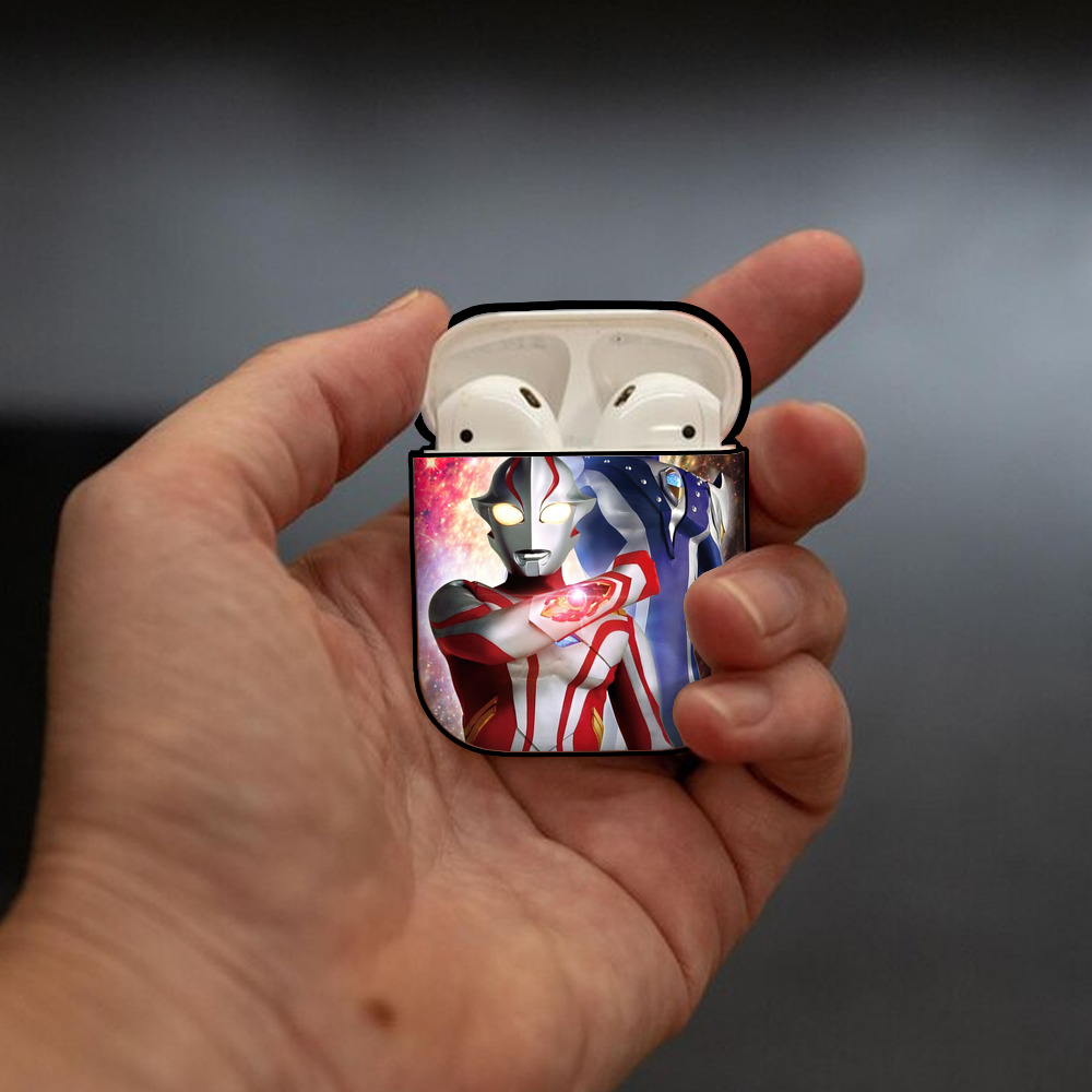 ウルトラマン Ultraman AirPods 第2世代保護ケース ハードシェル ブラック 耐衝撃・防指紋・カラビナ付き