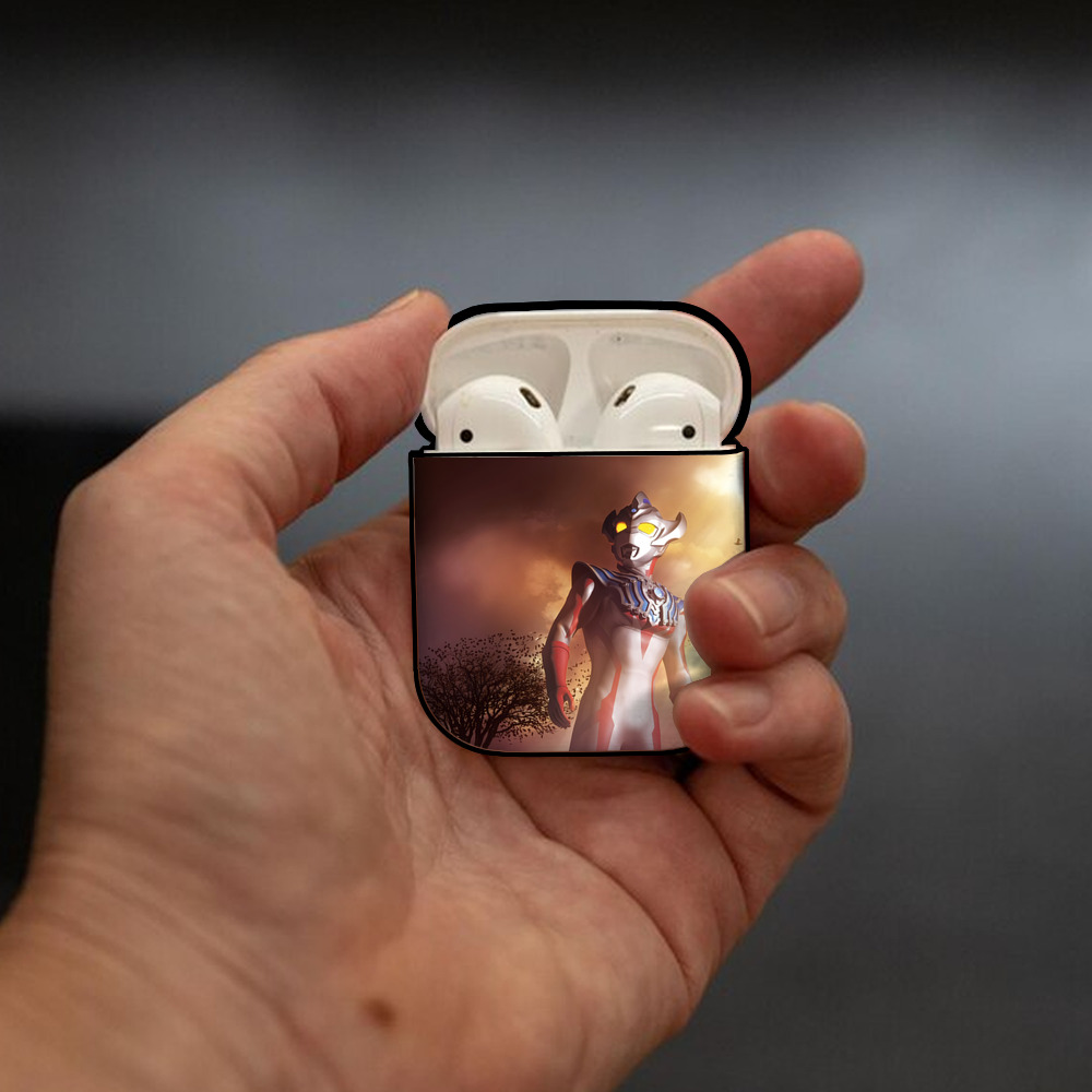 ウルトラマン Ultraman AirPods 第2世代保護ケース ハードシェル ブラック 耐衝撃・防指紋・カラビナ付き