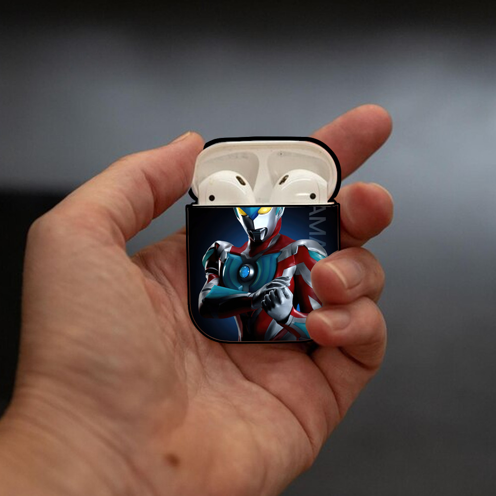 ウルトラマン Ultraman AirPods 第2世代保護ケース ハードシェル ブラック 耐衝撃・防指紋・カラビナ付き