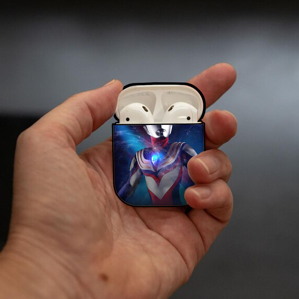 ウルトラマン Ultraman AirPods 第2世代保護ケース ハードシェル ブラック 耐衝撃・防指紋・カラビナ付き