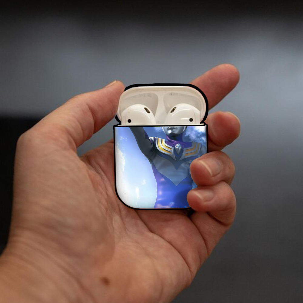 ウルトラマン Ultraman AirPods 第2世代保護ケース ハードシェル ブラック 耐衝撃・防指紋・カラビナ付き