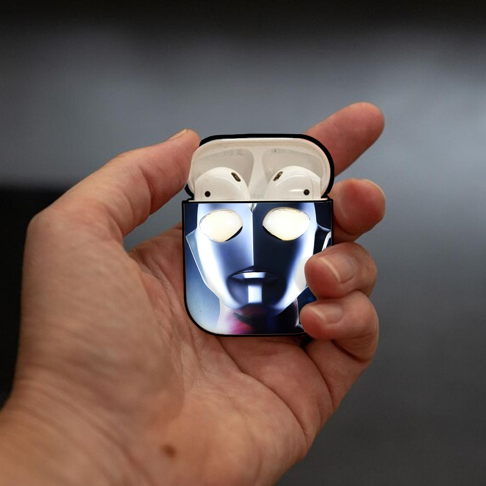 ウルトラマン Ultraman AirPods 第2世代保護ケース ハードシェル ブラック 耐衝撃・防指紋・カラビナ付き