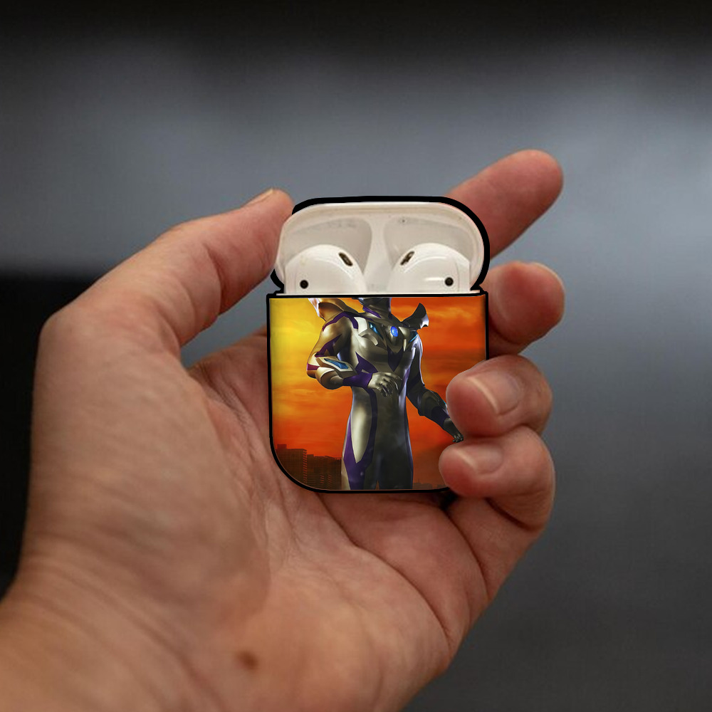 ウルトラマン Ultraman AirPods 第2世代保護ケース ハードシェル ブラック 耐衝撃・防指紋・カラビナ付き
